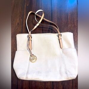 Michael Kors Off White/Cream Shoulder Bag